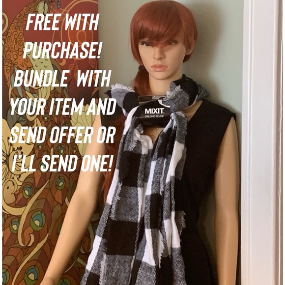 Free with purchase- Checkered oblong scarf - Picture 1 of 5